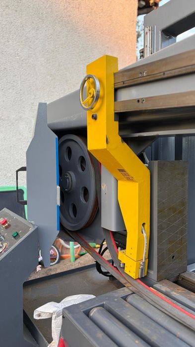 Fierăstrău cu bandă pentru metal