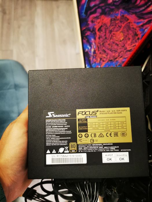 Vând sursă Seasonic SSR-550FX Focus Plus 550 Gold, 550W, certificare 8