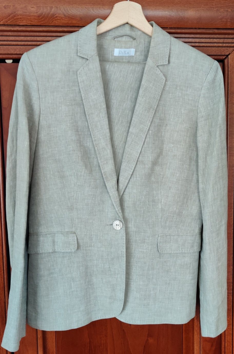 Costuma din in de dama Dika