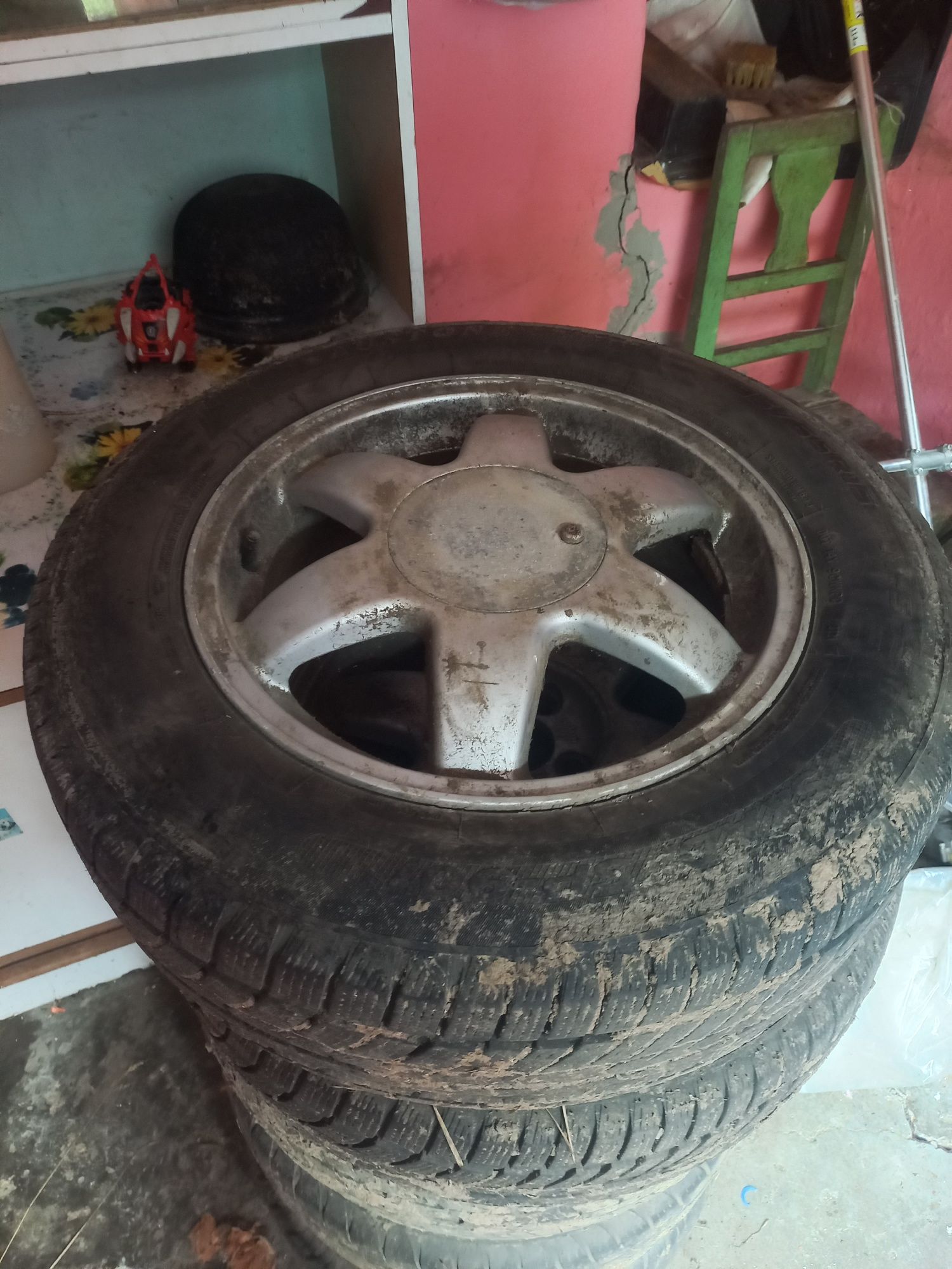 Vând 4 roți cu genți de aluminiu și o roată de rezervă cu geantă de fi