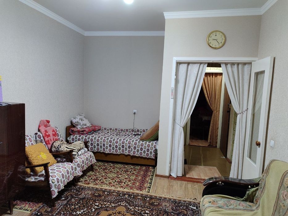 Продается 2-х комнатная квартира на 1-м этаже.