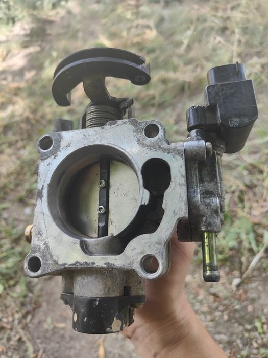 Продам заслонка на Toyota Avensis 1.8