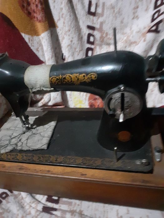 Продам ручную швейную машинку в  рабочем состоянии