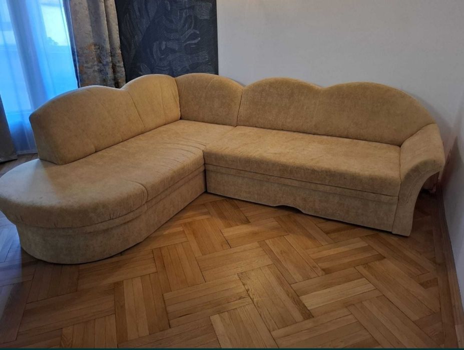 Colțar extensibil și lada de depozitare.