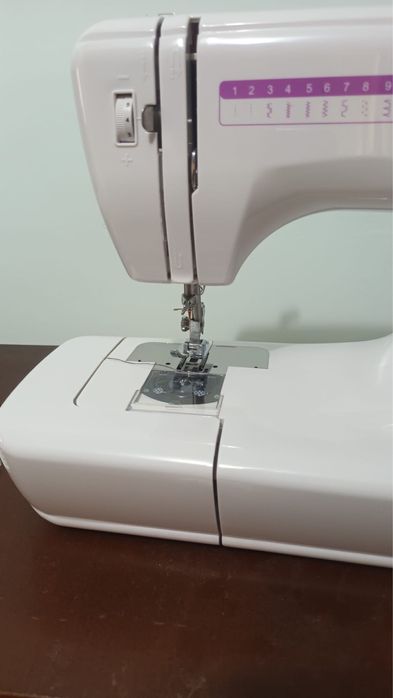 Mașină de cusut Carrefour Home HSEW611-10