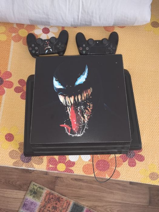 В добро състояние

спицялен веном запечатка 2 броя Dualshock и вентила