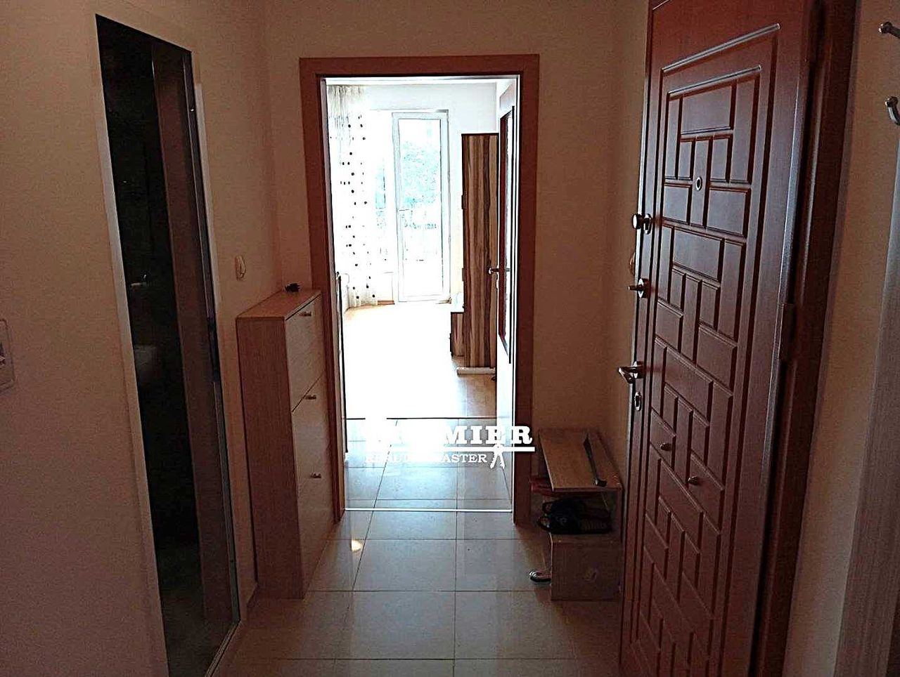 Продава се Двустаен апартамент в Свети Влас - 71000 кв.м за 1 €/кв.м - Снимка #1