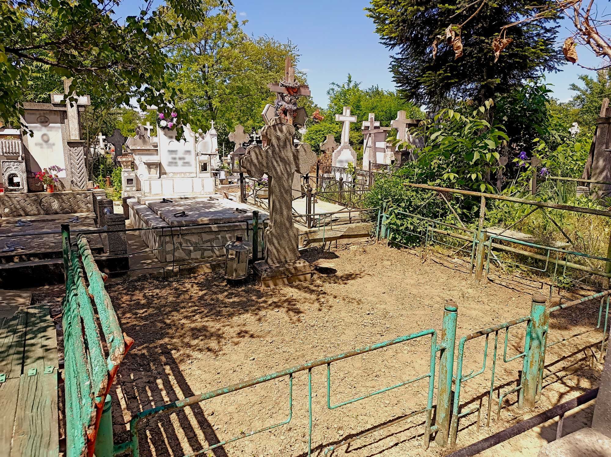 Vand loc de veci dublu in Cimitirul Eternitatea Galati, 3m x 3.6m