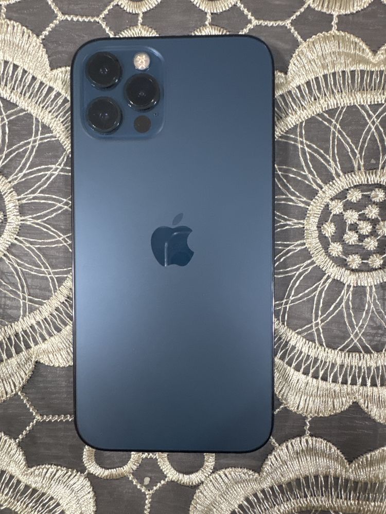 Iphone 12 pro 256 Gb. Все работает. Аккумулятор 77% есть каробка