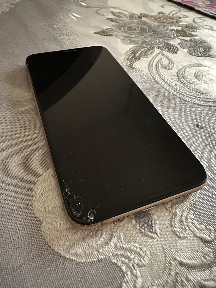 Iphone xs max gold