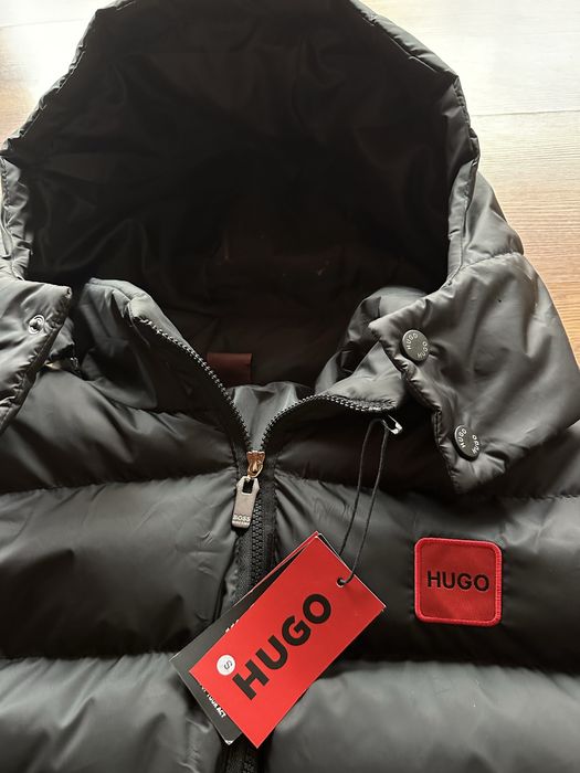 Мъжко,черно,зимно яке Hugo BOSS с бродирано лого и сваляща се качулка