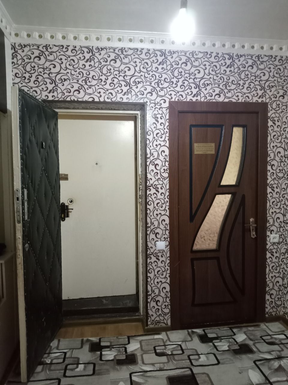 Продается квартира Кибрай центор     Qibray markazida
- 3 комнаты 


-