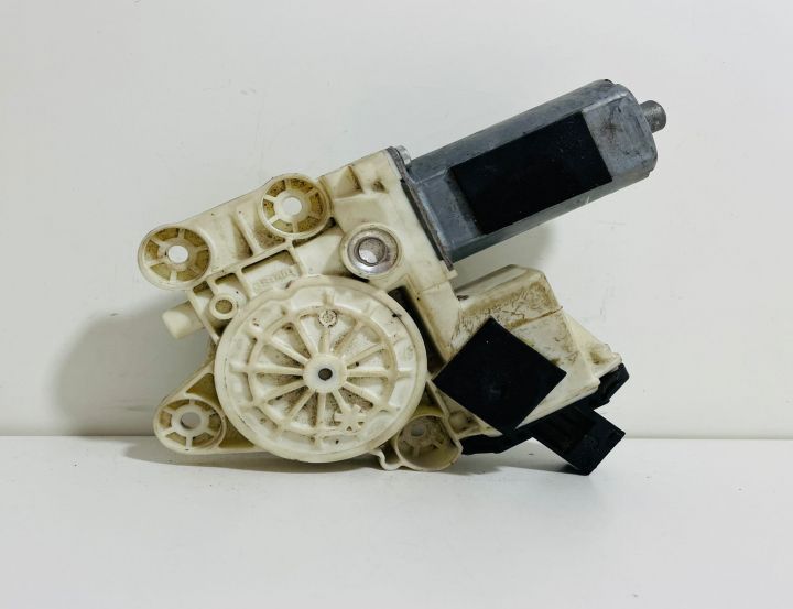 Motoras macara  geam stanga fata 106045103 Opel Astra G seria