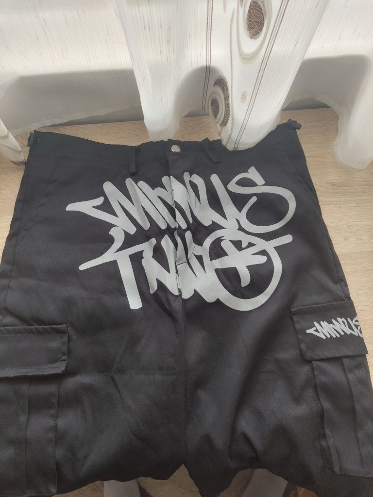 Продавам Minus Two cargo pants
