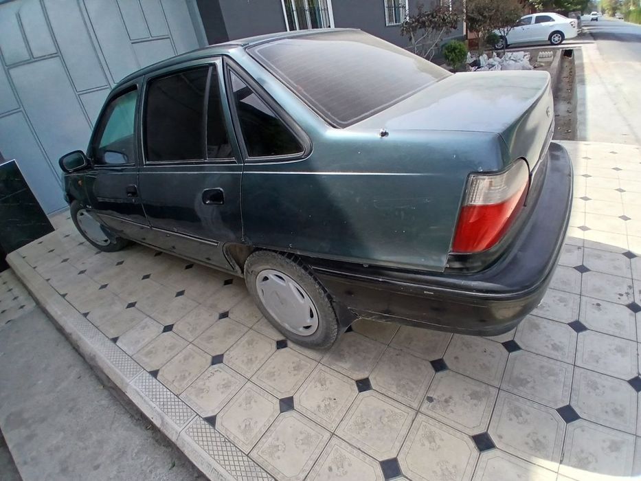 Нексия 1 сонс сотилади 1998й