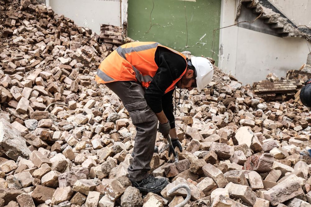 Pregatim apartamente pentru renovare,Spargem gresie,faianta,sapă,beton