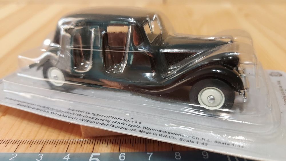 CITROEN 11 BL. Цена: 25лв. Мащаб 1:43, метал и пластмаса