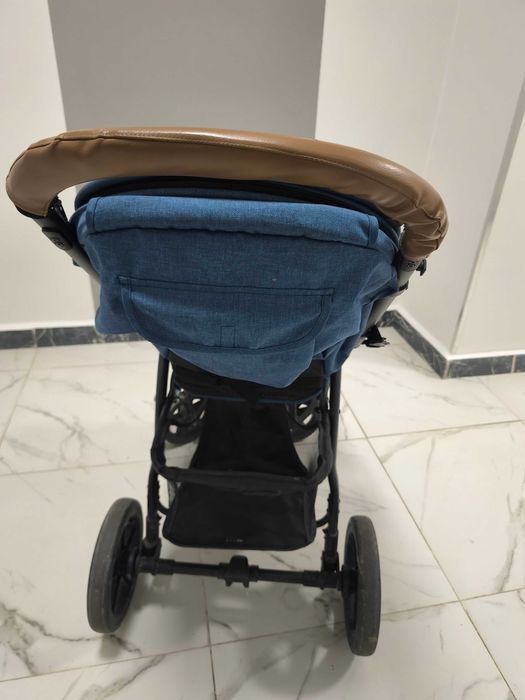 Коляска прогулочнвя