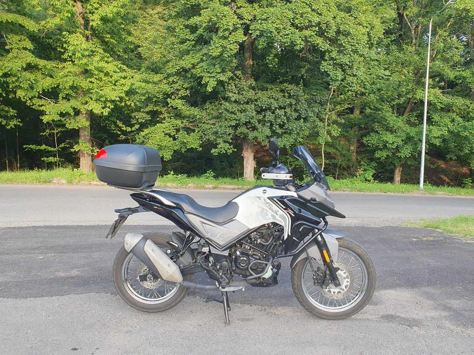 Adventure moto SYM NHT 200