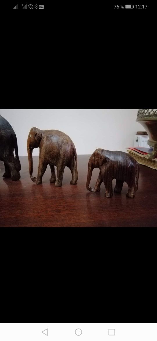 Elefanti din lemn