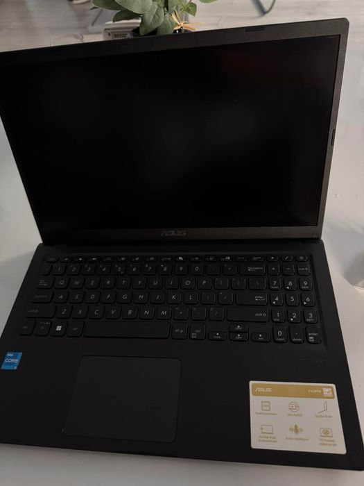 Laptop ASUS VivoBook 15 X1500EA garantie ian 2025