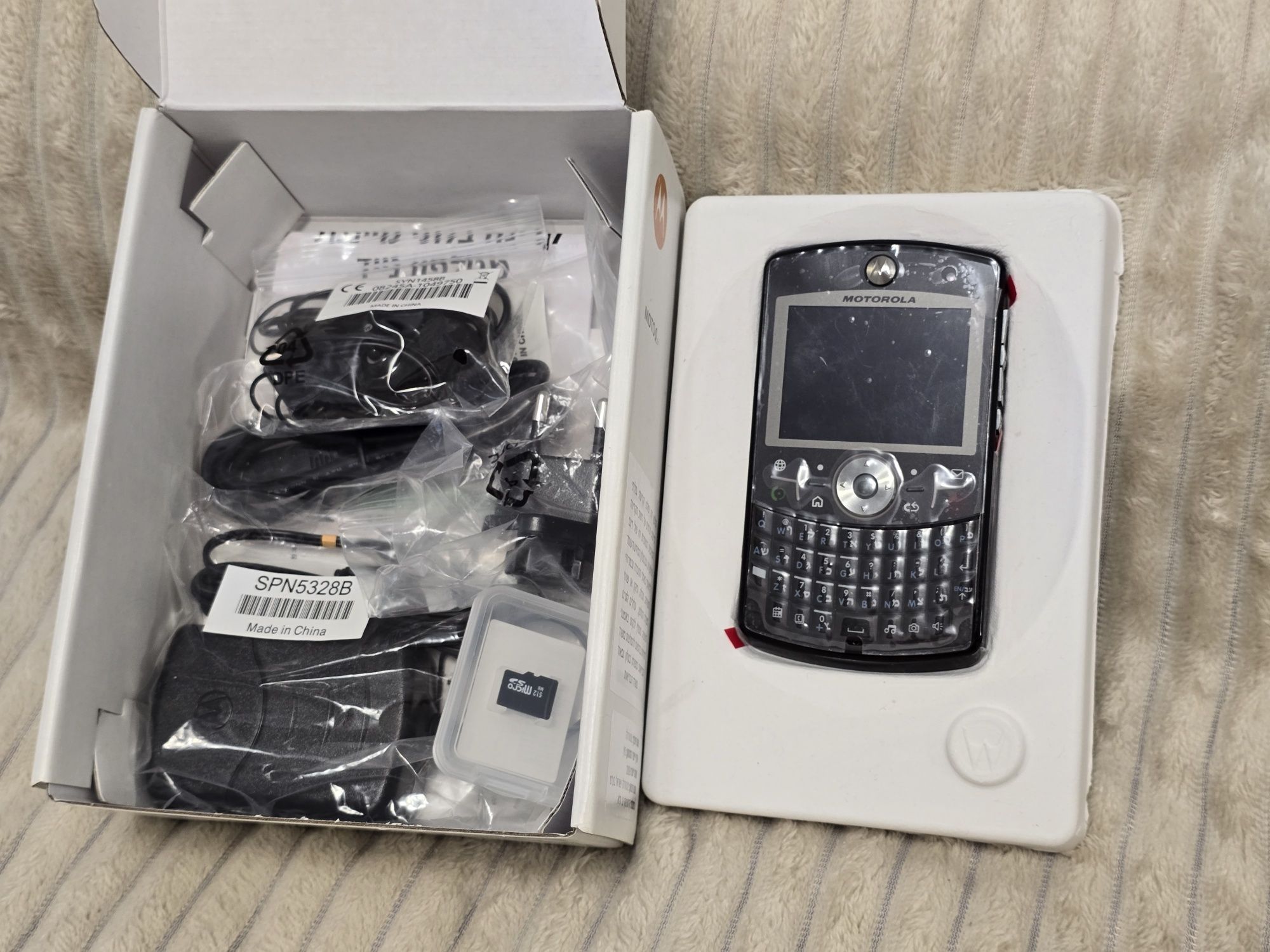 новый ретро Motorola Q9