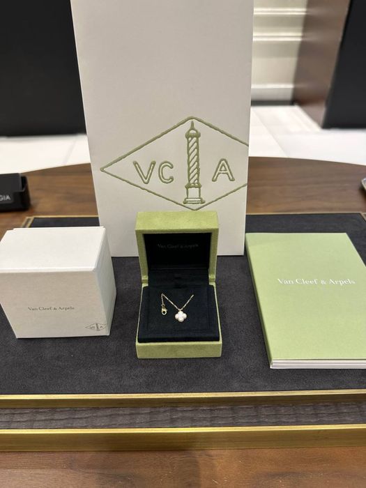 Подвеска Van Cleef & Arpels Sweet Alhambra