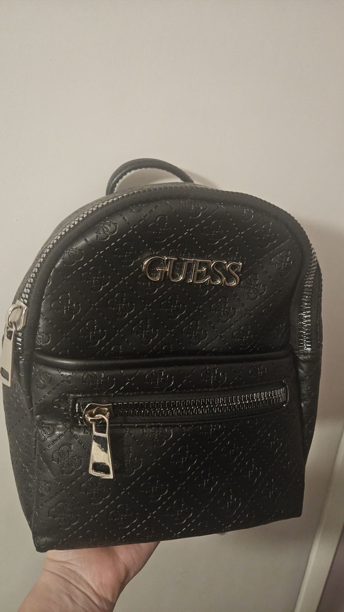 Ежедневна раница GUESS-черен цвят