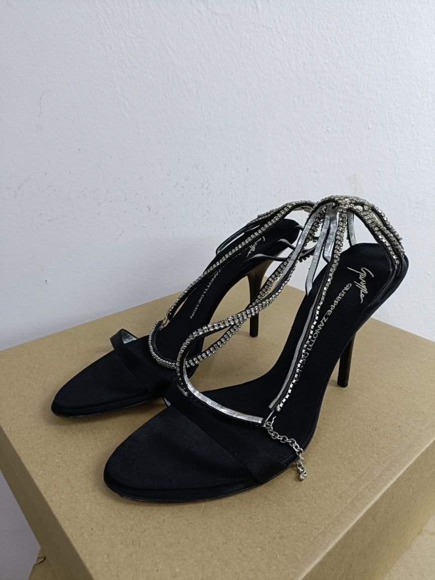 Giuseppe Zanotti номер 40 код 67A