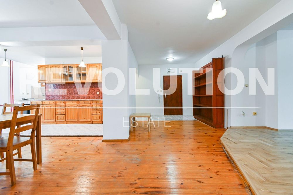 Тристаен апартамент в ж.к. Гео Милев