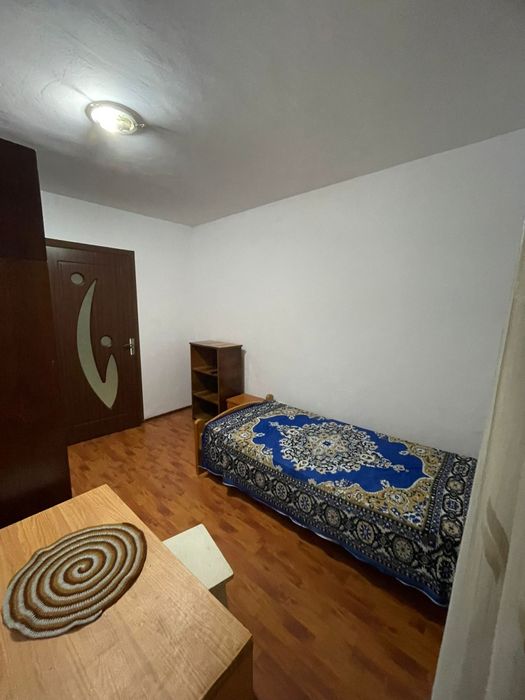 Închiriez apartament 3 camere zona piata Bistrița