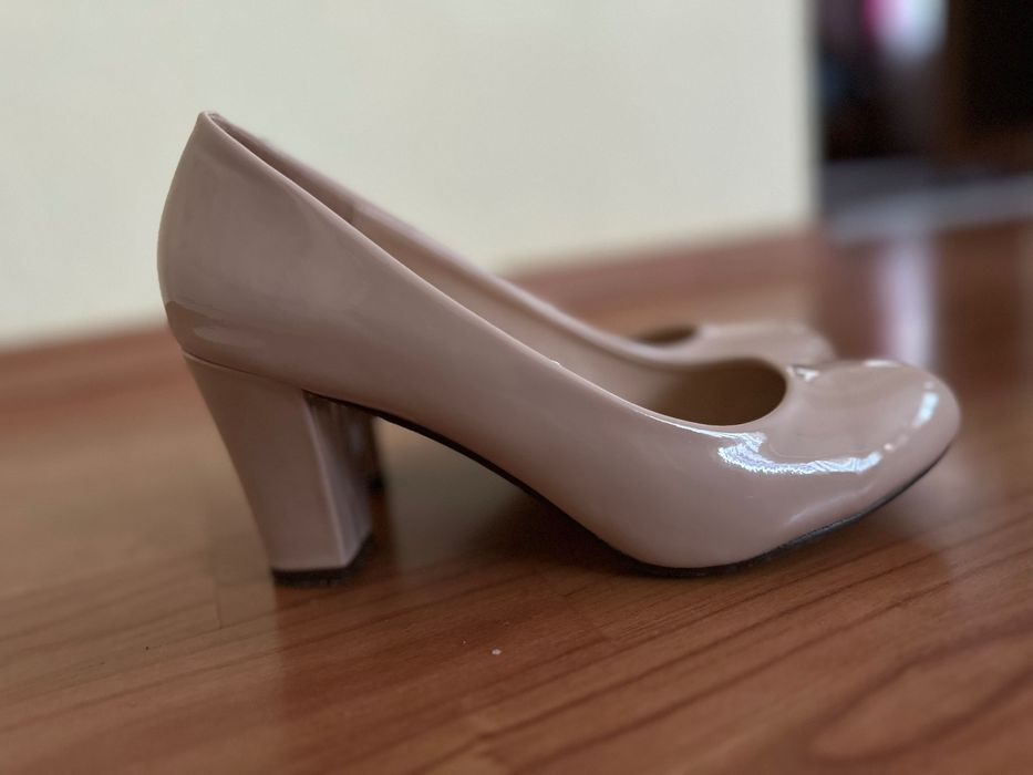 Vand pantofi de dama
