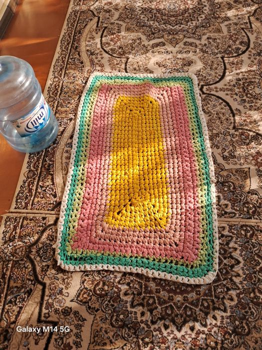 Вязанные коврики из пряжи