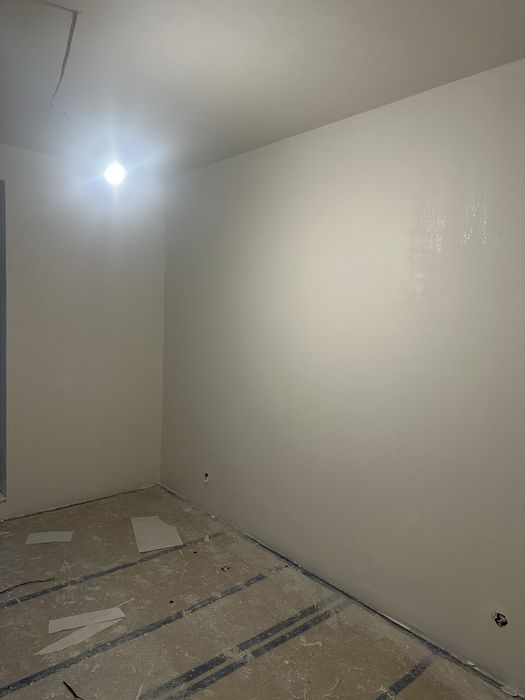 Шпакловки, замазки и боядисване на апартаменти и къщи.