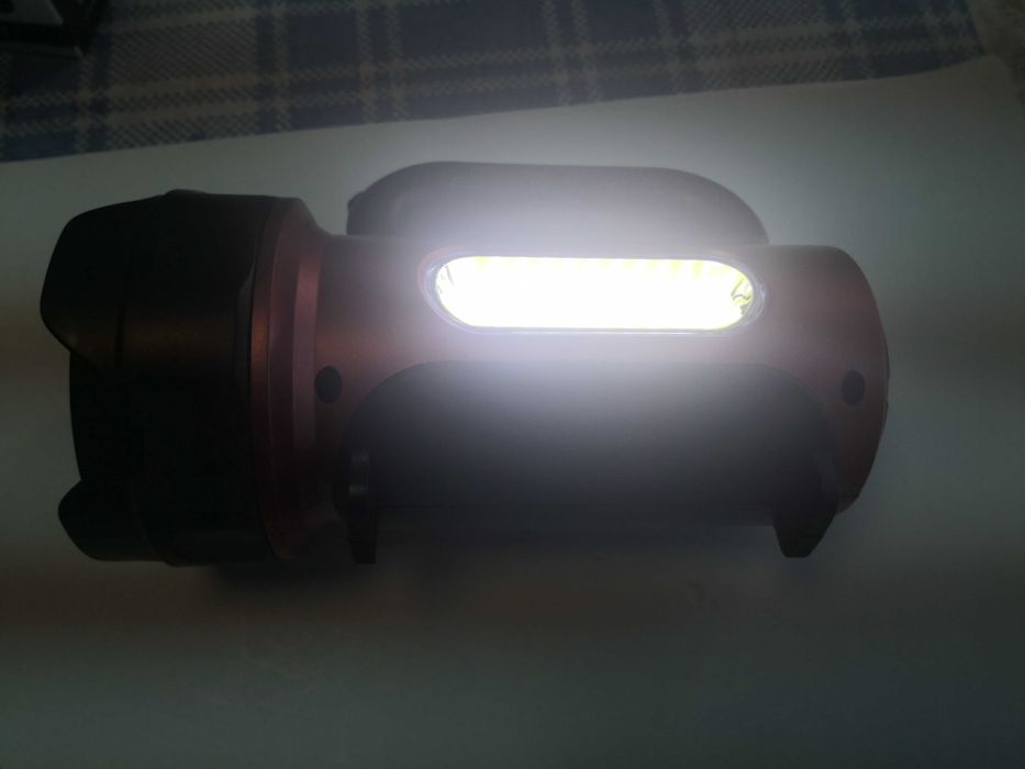 Lanterna reflector de 10 W cu panou solar