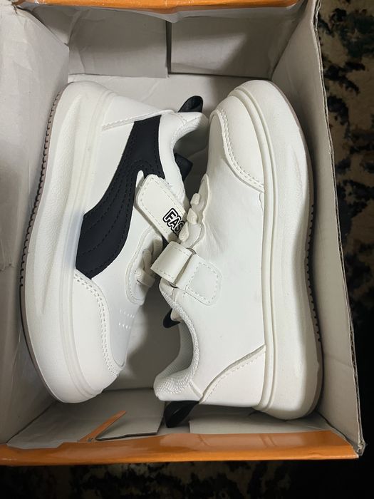 Продам новые детские кроссовки/ Yengi krossovka bolalar uchun