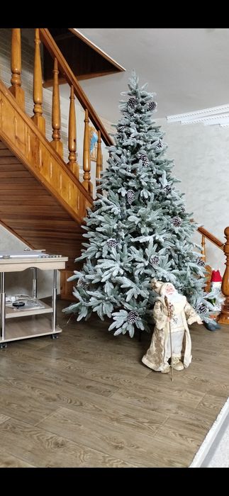Продам ель заснеженную