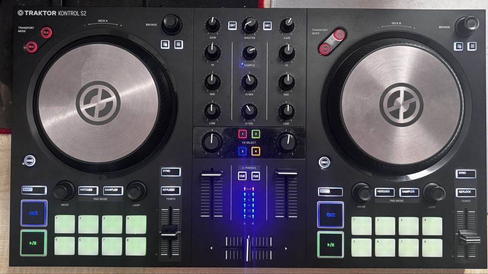 Traktor Kontrol S2 MK3 DJ controller - stare foarte bună.