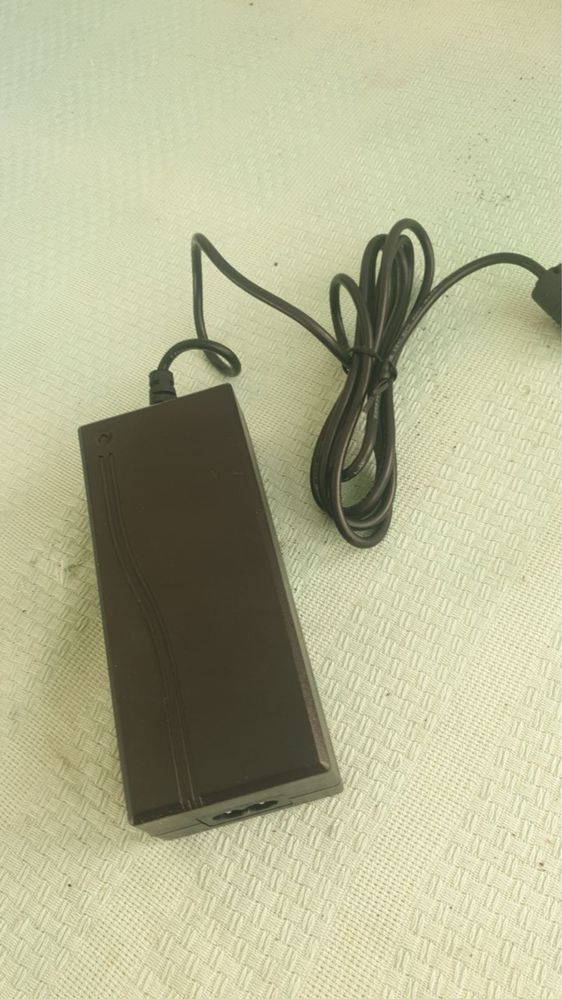 Захранващ Адаптер/adapter-зарядно 12V-3A