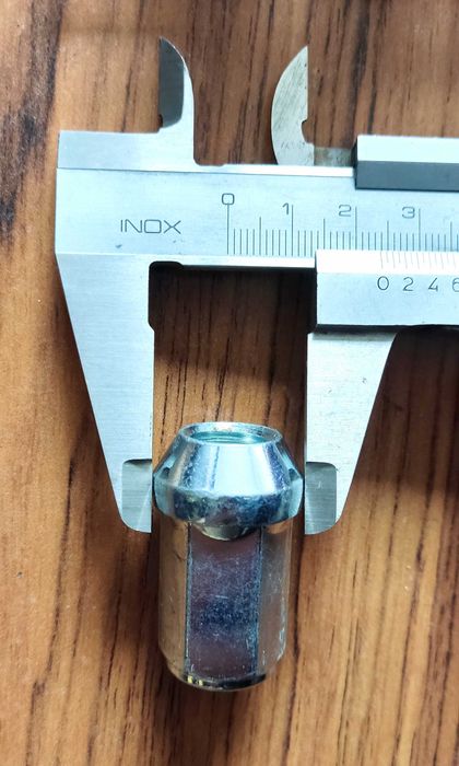 Дълги гайки за джанта, 19 ключ - 10 лв