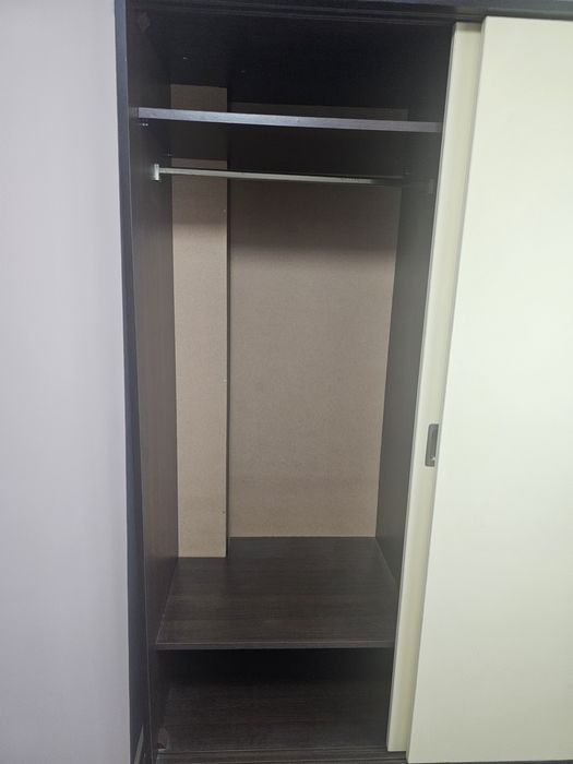 Двукрилен гардероб