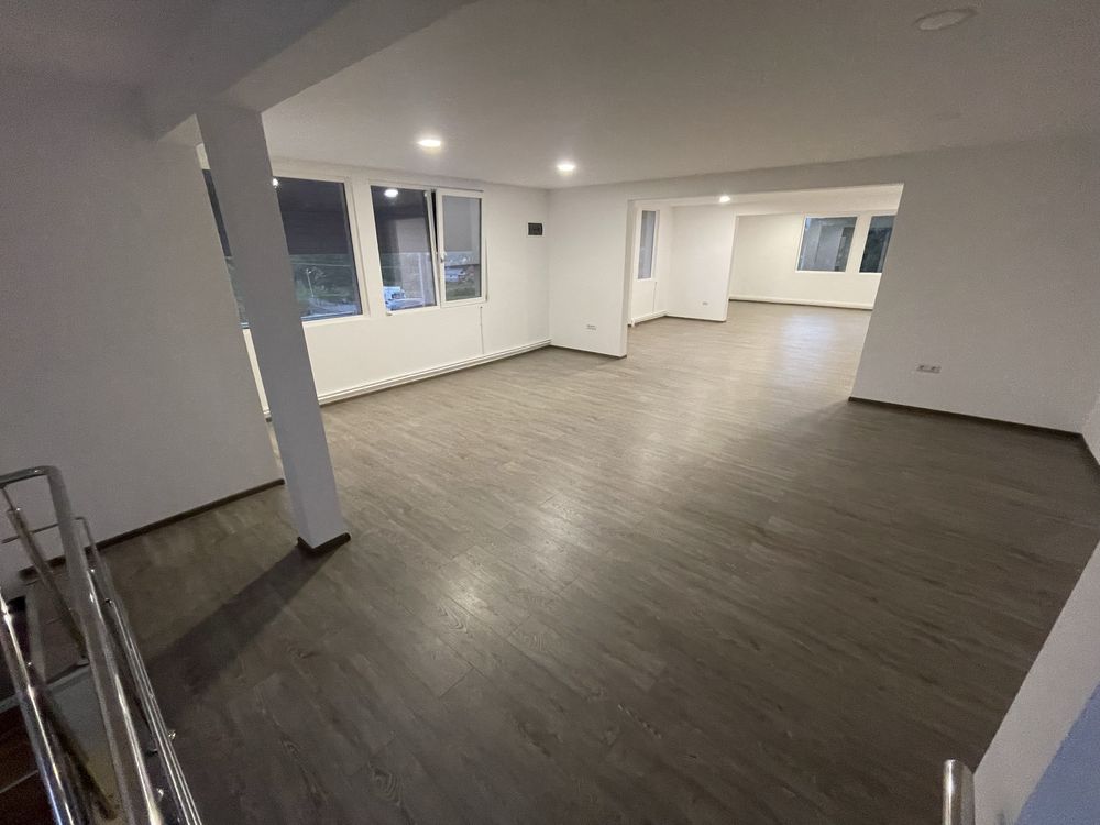 Spatiu comercial 262 mp + curte betonata