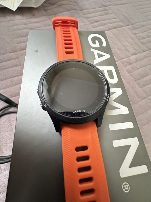Продаю Garmin 935