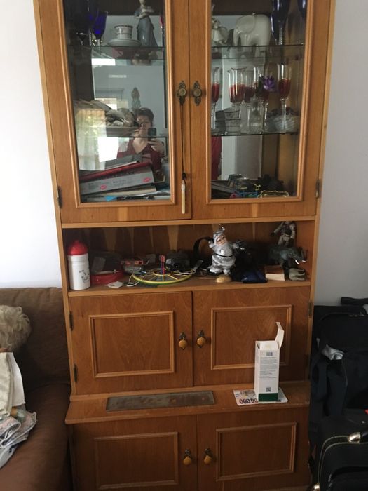 Vitrină cu poliță