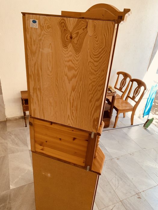 Витрина от естествено дърво-стил и уют в едно