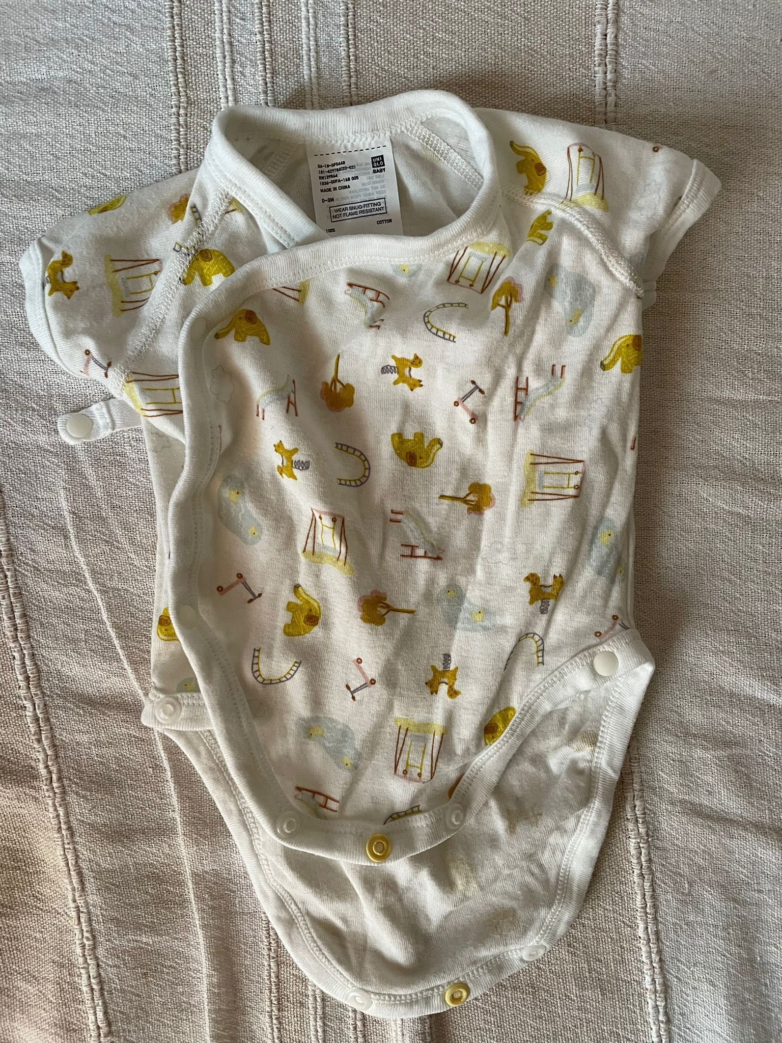 3 body 0/3 luni,UNIQLO bumbac și o pereche pantalonași H&M pentru bebe