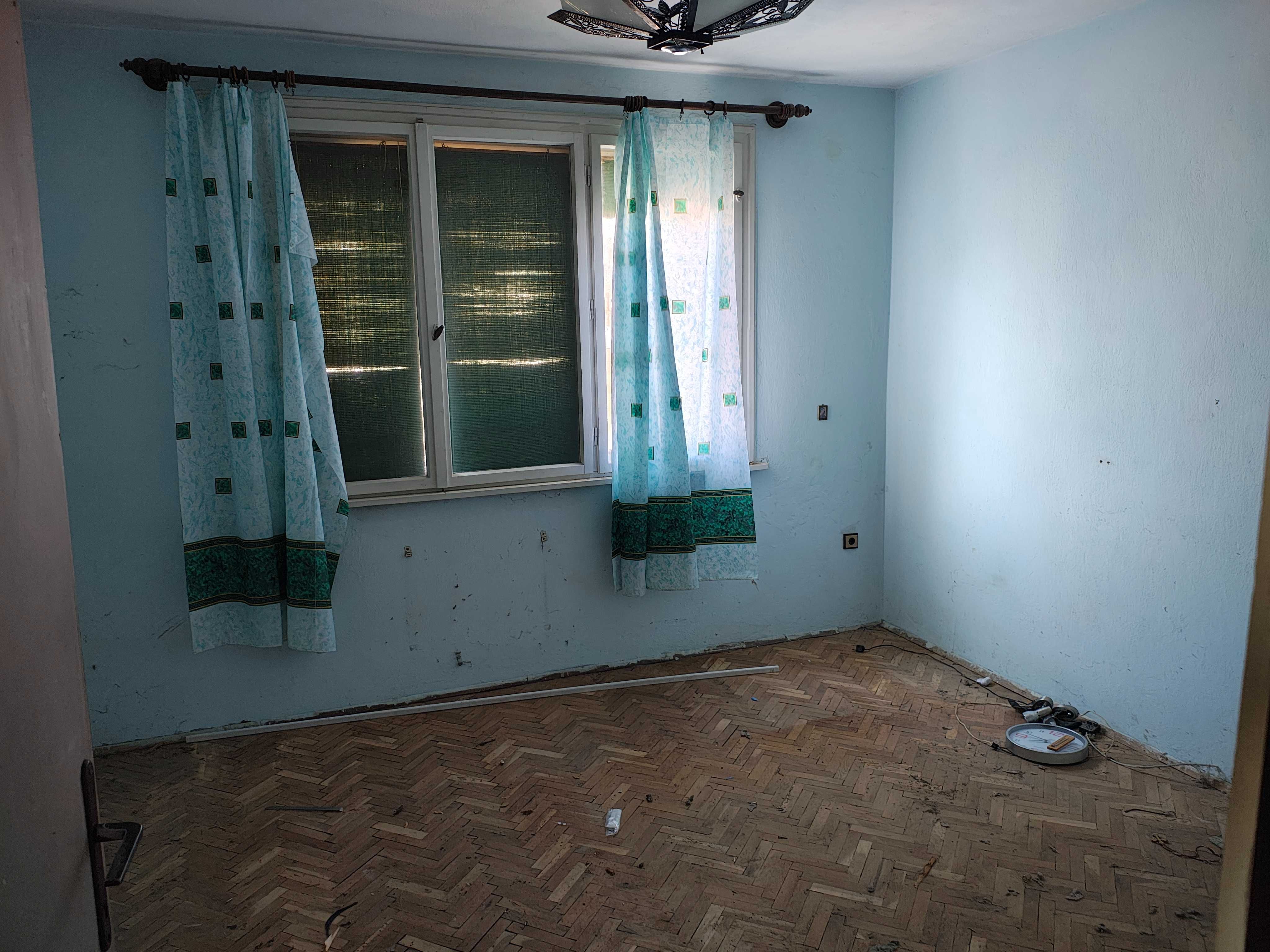 Апартамент гр.Добрич, Център 98кв.м. + гараж