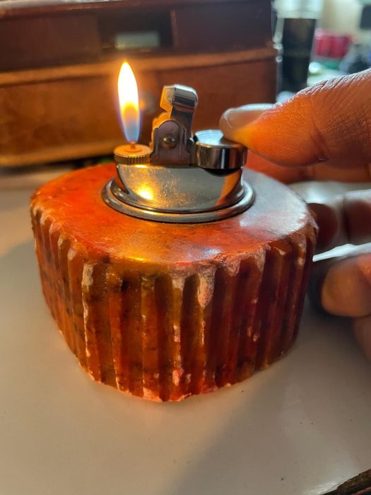 Bricheta in piatra de  alabastru rosu italia,anii 1970 lucrata manual