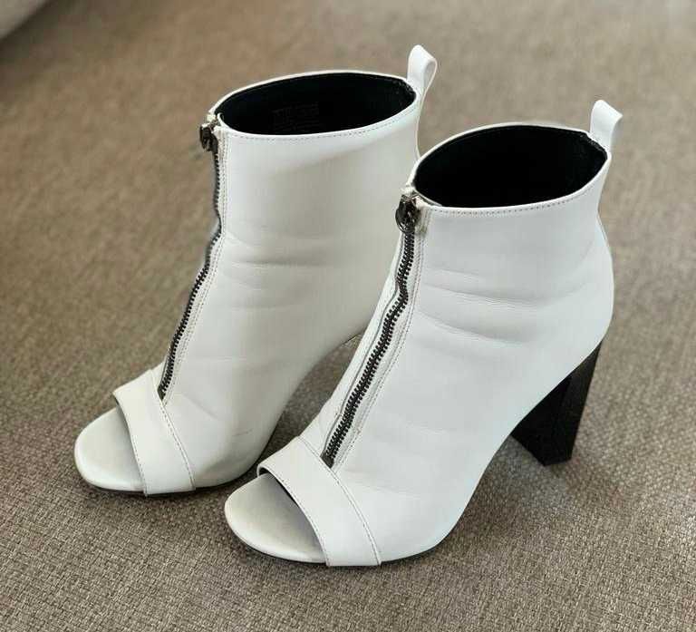 Sandale Calvin Klein originale, marimea 35,5 din SUA cumparate