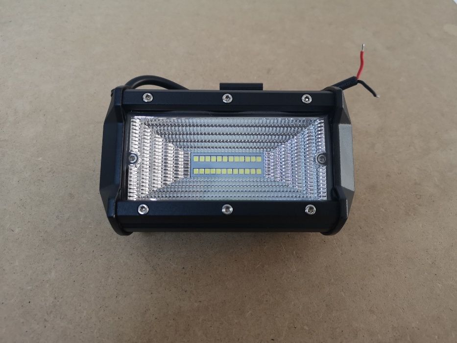 Proiector LED 72W, unghi lumina Flood 60°, Off Road, SUV, tractor, ATV